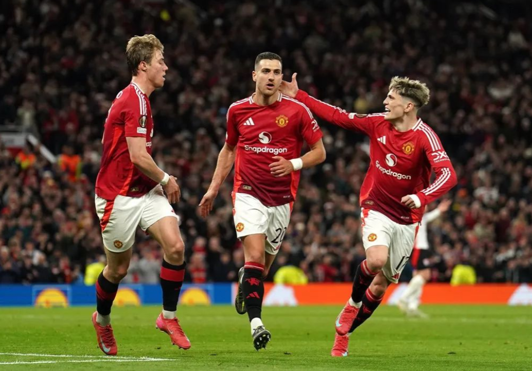 LOL官网登录入口-曼联迎葡超关键赛；窗口期状态回暖；引发热议；心理建设被强调(曼联半场4比2莱斯特城原因)