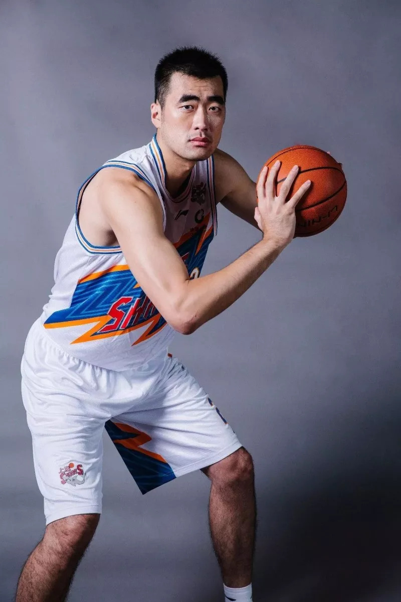 lol台服官网地址-巴塞罗那训练开放日，转会期强势反弹引欢呼，CBA常规赛在即，医务组通报恢复的简单介绍